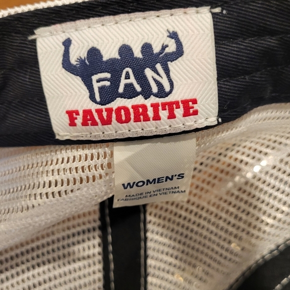 Cleveland Indians Wahoo Womens Hat - Picture 7 of 8